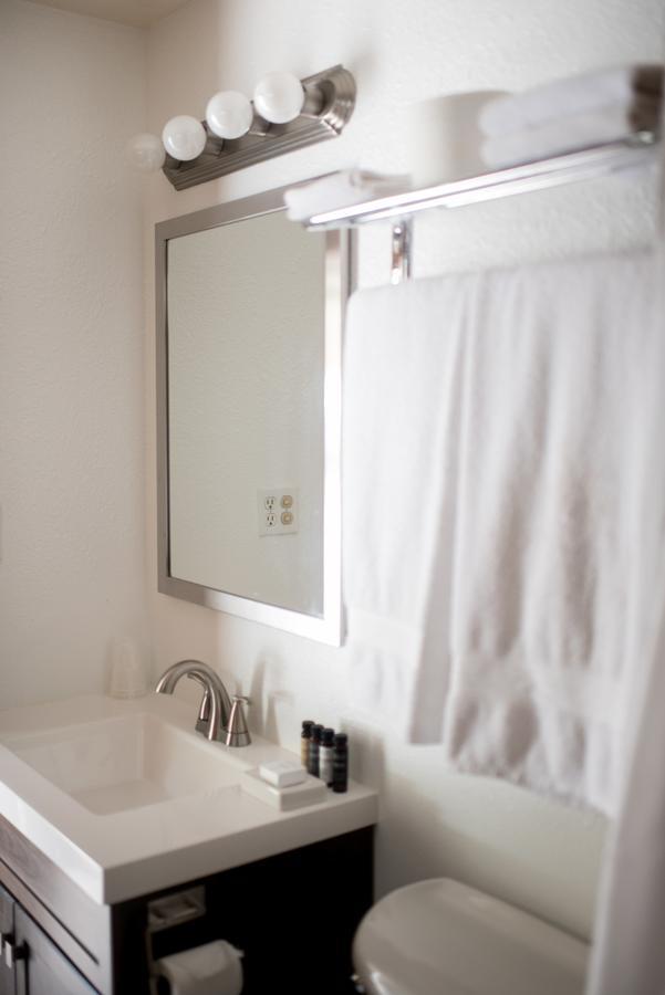 Cozy Mountain Motel Austin ภายนอก รูปภาพ